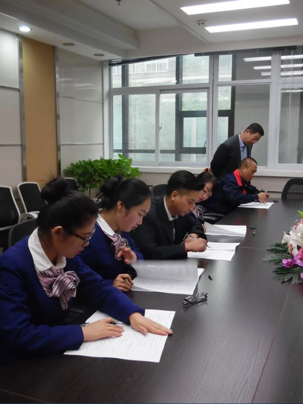 物業(yè)公司開展“員工技能”競(jìng)賽活動(dòng)