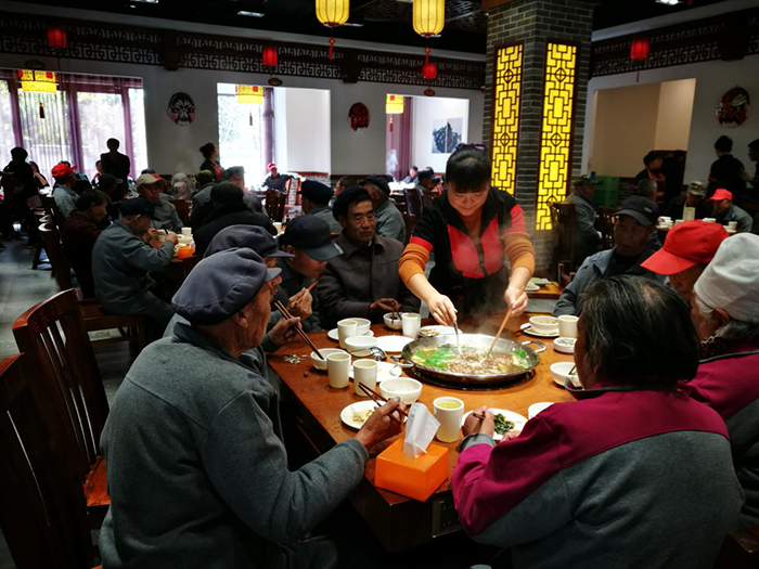 公司開展“百善孝為先，公益火鍋宴”慶祝重陽佳節(jié)