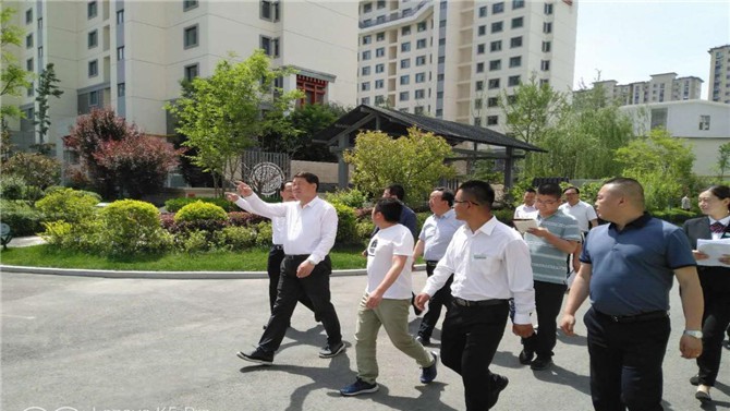 天水市市長王軍考察調研上尚宅小區(qū) 物業(yè)管理情況