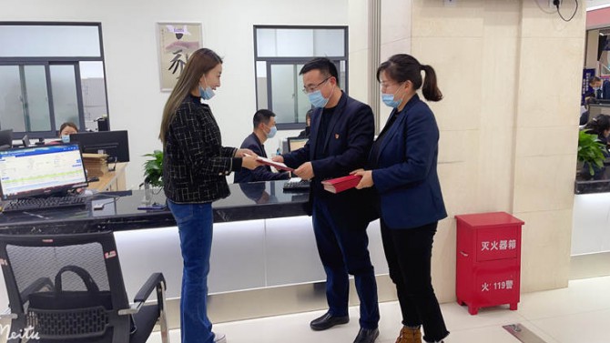 喜訊！置業(yè)公司歷史遺留項目取得首批業(yè)主房屋不動產(chǎn)權(quán)證